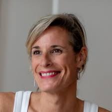 J'ai le plaisir de vous annoncer que je commence un nouveau poste en tant  que Directrice de la Cité la Madeleine au sein de l'association Cités  Caritas. Je vais prendre la suite