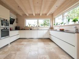 Fliesen Travertin Rustic Jonastone Naturstein Hier Kaufen Kuchen Bodenfliesen Kuche Naturstein Kuchenboden