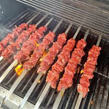 Filet Mignon Kebab And Steak Yum Such A Simple Preparation Salt Pepper Paprika Olive Oil That S It Grill And Healthy Comfort Food Eat Pretty Food 52