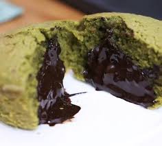 Fondant Matcha Regalez Vos Convives Avec Ces Fondants Au Matcha Et Au Coeur Chocolat Quick Dessert Recipes Summer Dessert Recipes Food Videos Desserts