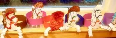 Knutselen met papier, karton, hout, metaal, vilt, kurk, lijm, tekenen, verven. Sinterklaas Surprise Paard