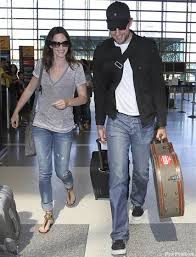 Krasinski was with fellow actor justin theroux and blunt was with a friend who also knew krasinski. John Krasinski And Emily Blunt Marry In Italy