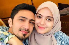 Pihak aliff alli akhirnya angkat bicara terkait adanya dugaan kdrt yang disebut oleh pihak azka. Vebby Palwinta Melahirkan Aliff Alli Kritis Usai Positif Covid 19 Matamata Com