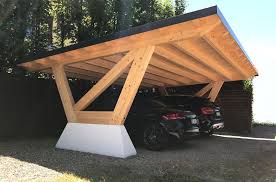A carport with a gable roof reminds us of the old wooden cottages, as it is has a rustic demeanor about it. Concrete Carport Wooden New York Proverbio Outdoor Design Avtomobilnyj Naves Plany Besedki Idei Ustrojstva Zadnego Dvora