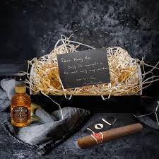 mini scotch and cigar gift pack