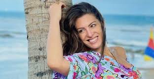 Elaine mickely assina contrato para ficar até o final de 'império': Esposa De Cesar Filho Elaine Mickely Esbanja Beleza Em Biquini Vermelho Uma Diva Em 2021 Biquini Vermelho Beleza Biquini
