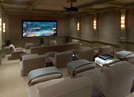 Materiales acusticos para tu sala de cine en casa o home cinema. Como Crear Una Sala De Cine En Casa Home Cinema Room Home Theater Rooms Home Theater Seating