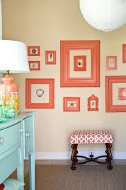 طرق فن تعليق البراويز الفريمات على الجدار افكار وامثلة Home Decor Decor Eclectic Living Room