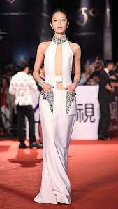 taiwanese actress gwei lun mei poses on the red carpet for the 50th golden horse awards in taipei taiwan november 23 2013 女性 金馬 太