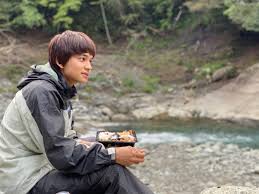 エルザは狂人だった。 彼女は美しいセラー約夢を見たが、彼女は絵に行きました。 女の子は彼女の写真を上げた。 アダムスの少年は目を覚ますと、両親を目が覚めた。 彼らは、エルザのために行き、ほうきと秘密の入り口で彼の祖母を参照してください。 Qtk3ritzhbweem