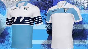 Acquista la maglia calcio gara home, trasferta e allenamento della tua squadra del cuore. Maglia Lazio 2018 2019 Macron