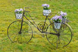 Die entzückende rostdeko passt in haus und garten. Deko Fahrrad Mit Blumen Auf Einem Rasen Leinwandbilder Bilder Hobby Skulptur Fahrrad Myloview De