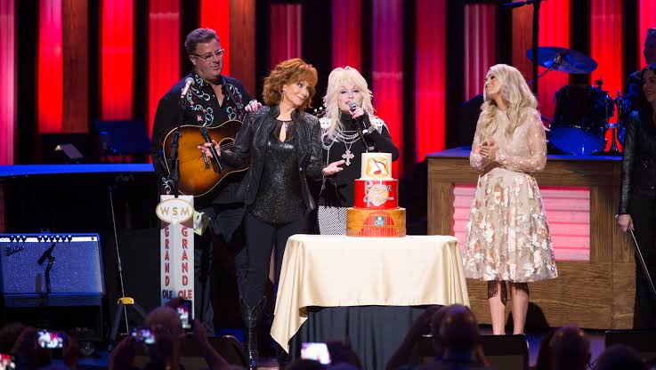 Carrie Underwood, Dolly Parton surprise Reba McEntire at Opry anniversary