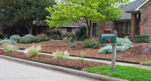 Idees D Amenagement Jardin Sans Entretien Conseils Utiles Avec Images Amenagement Jardin Amenagement Cour Amenagement Paysager De Cour