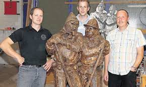 Die rott beim empfang des talibasch und. Talibasch Und Valadi Als Skulptur Steinen Schwyzkultur