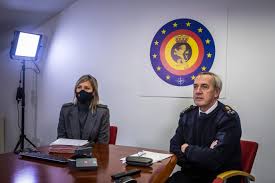 Il s'agit de ludivine dedonder, la ministre de la défense. Militairen Op Operatie Krijgen Virtueel Kerstcadeau Van Minister En Chef Defensie Ludivine Dedonder