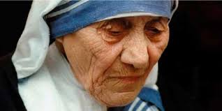 Elle est la cadette des trois enfants d'un entrepreneur albanais, nikola bojaxhiu, marié à une femme très pratiquante, drane. Mother Teresa Biography Sainthood Achievements And Death