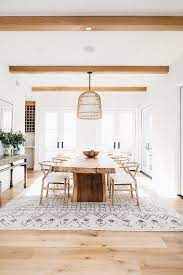 Rustic Reclaimed Table With White Decor Diningroomideasmodern Diningroomdecoratingboho Luxury Dining Room Modern Dining Room Dining Room Inspiration