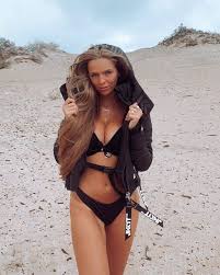 Lies Zhara - Free sexy pics, galleries & more at Babepedia