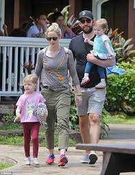 Emily talks her time in quarantine, her kids picking up english accents after spending time in london, her top three christmas songs, her new movie wild moun. Emily Blunt Ehemann Vermogen Grosse Tattoo Herkunft 2021 Taddlr