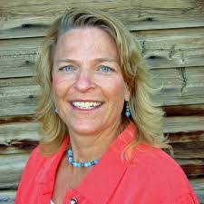 Veronica Pell's Instagram, Twitter & Facebook