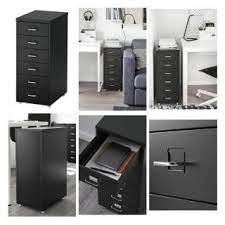 Lemari arsip atau biasa dalam istilah dunia tempat kerja profesional sering dikenal juga dengan sebuah istilah cupboard, merupakan sebuah peralatan kantor yang sangat penting di dalam sebuah perusahaan besar kecil.fungsi utama dari lemari arsip besi atau cupboard adalah sebagai tempat. Kegunaan Lemari Laci Arsip Beroda Lemariweuh