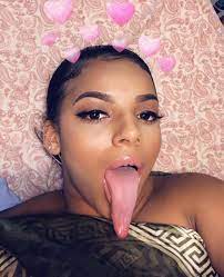 Influencer's ultra-long tongue makes her $100,000 a year
