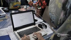 Tetapi bagi yang masih belum mengetahui bagaimana cara downlaod apliaksi melalui laptop atau komputer mapun pc akan terasa snagat ke susahan, sehingga membuat pening kepala. Link 12 Aplikasi E Learning Untuk Siswa Hingga Mahasiswa Ruangguru Zenius Quipper Akses Di Sini Tribunnews Com Mobile