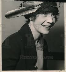 1922 Press Photo Mrs. Margaret Robbins claims Herbert Law drugged and