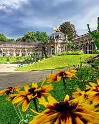 Die Gartner Der Schlosserverwaltung Lassen Sich Immer Wieder Etwas Neues Einfallen Um Die Eremitage Zum Bezauberndsten Park Weit U House Styles Mansions Places