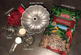 With the cooler months being ushered in, you may notice the animals in your yard making a frantic rush to gather food. Diy Holiday Wreath Bird Feeder