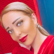 Alexandra Najar's Instagram, Twitter & Facebook