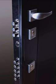 L'installateur le plus proche de chez vous. Vente De Porte D Entree Blindee A Double Serrure A Toulouse Fenetres Et Verandas Toulousaines