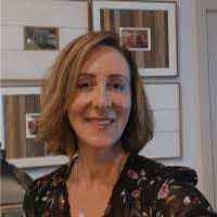 Julie Daughtery's Instagram, Twitter & Facebook