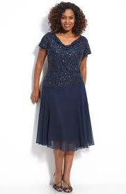 Ortaya Yas Grubuna Hitap Eden Elbise Modelleri Yazlik Oldugu Zaman Ince Ve Terletmeyen Kumaslar Arasindan Buyuk Beden Kiyafetler The Dress Aksamustu Giysileri