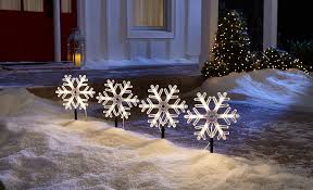 Many wish their outdoor christmas decoration to be among the best. Outdoor Holiday Decorating Ideas The Home Depot