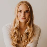 Elizabeth Lefever's Instagram, Twitter & Facebook