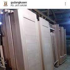 Kusen berbahan kayu dipilih karena beberapa faktor. Kusen Dan Daun Pintu Minimalis Kamper Samarinda Oven Shopee Indonesia