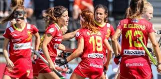 Según los pronósticos, las de adrian lock no accederían a las semifinales y quedarían en sexta posición.su rival, gran bretaña, que también registra tres victorias y dos derrotas en el otro lado del grupo, es precisamente la cuarta mejor selección de las ocho que quedan en pie. B9hpgopu Bxxkm