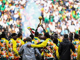 Senegal exibe troféu da Copa Africana em amistoso mesmo com título retirado