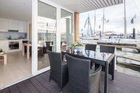 Uns macht es glücklich, einen kleinen teil zu dieser genialen spendenaktion beitragen zu können. Haus Im Meer Urlaub Auf Dem Designer Hausboot