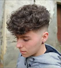 Mittlere Lange Manner Haarschnitt Fur Lockiges Haar 10 Frische Frisuren Frauen Frisuren Fris Haarschnitt Haarschnitt Fur Lockige Haare Lockige Haare