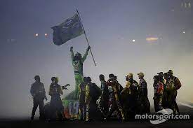 Последние твиты от nascar champion (@nascarchampion). Kyle Busch Crowned 2015 Nascar Sprint Cup Champion