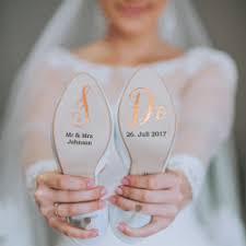 Über sie und ihre interessen kann ein profil erstellt werden, um ihnen für sie relevante personalisierte inhalte anzuzeigen. Schuhsticker Zur Hochzeit Die Schonsten Aufkleber Fur Hochzeitsschuhe