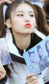 Buy itzy cute concept selca photocard set online at lazada philippines. Yeji S Cute Pout Itzy ìì§ Amino