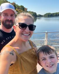 Courtney Manning (@country_bumpkin_courtney) • Instagram photos and videos