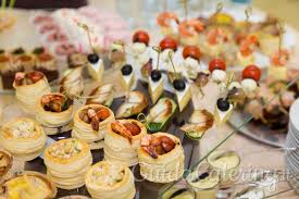 I croissant salati sono perfetti da servire per un brunch o un aperitivo! Organizzare Un Buffet Abbondante Ma Economico Guidacatering It
