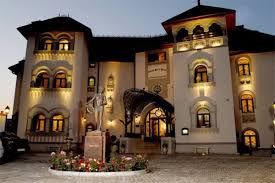 Pe un deal cu vederi uimitoare la mare. Hotelul Carol Parc Cel Mai Luxos Hotel Din Romania Fresh Home Romania Hoteluri Case Èi BucureÈti