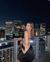 Jun 07, 2021 · kourtney kardashian and addison rae are back to being inseparable, which means summer must be officially upon us. What Dress Size Is Addison Rae