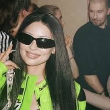 Val gal (hellohobiii)